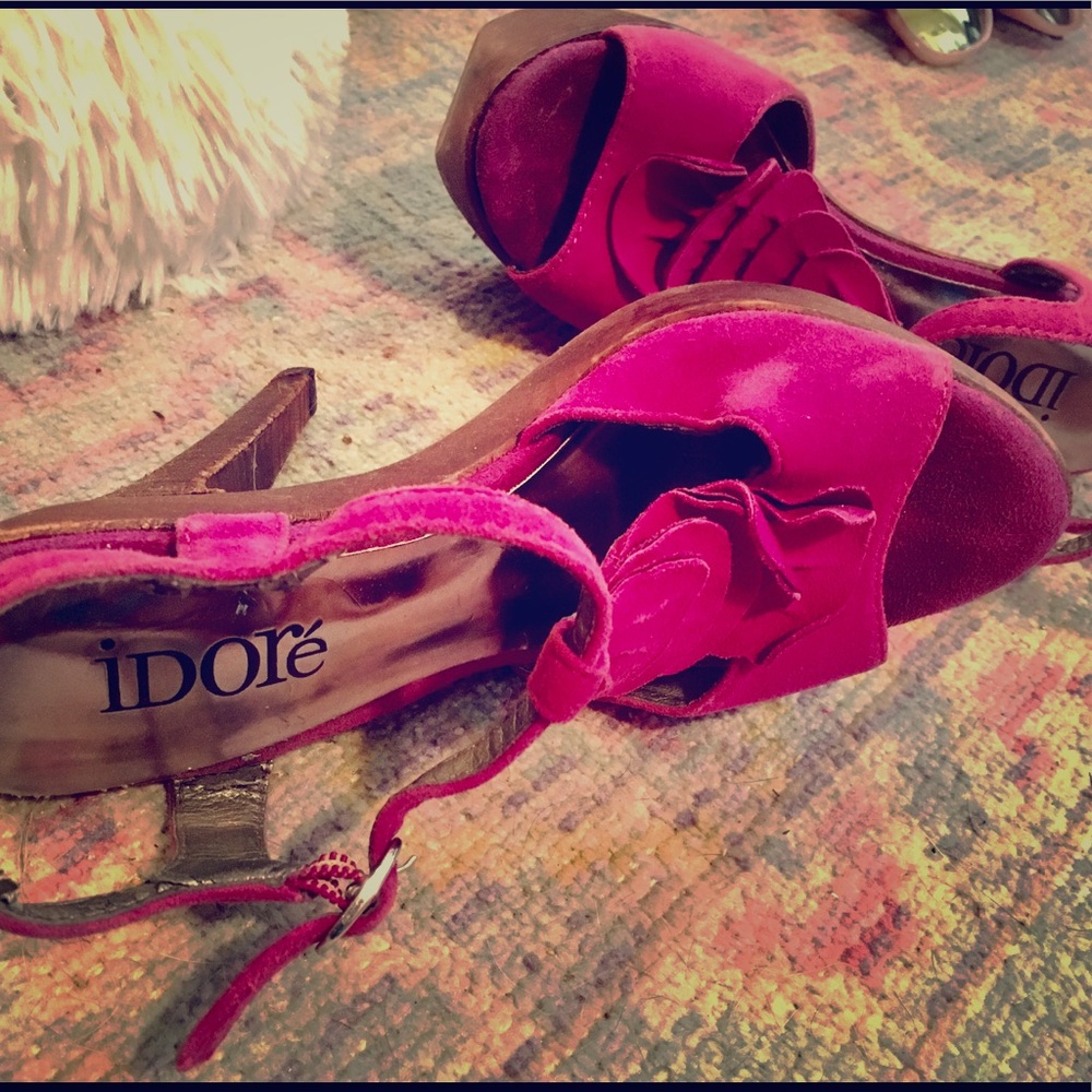 Suede Plum colored platform heels peep toe IDORE